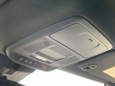 Used 2024 Chevrolet Traverse LT image 28