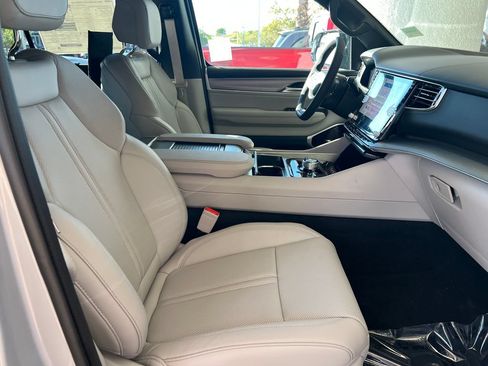 New 2026 Jeep Grand Wagoneer Limited AWD/4WD image 14