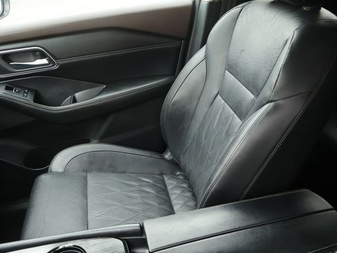 Used 2023 Nissan Rogue Platinum w/ Platinum Premium Package image 18