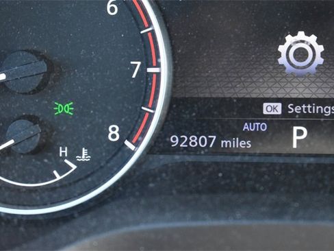 Used 2021 Nissan Rogue SV w/ Premium Package image 15