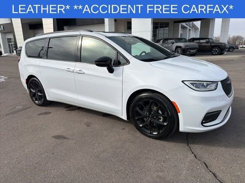 Used 2025 Chrysler Pacifica Limited FWD image 17