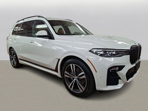 Used 2021 BMW X7 xDrive40i w/ M Sport Package image 3