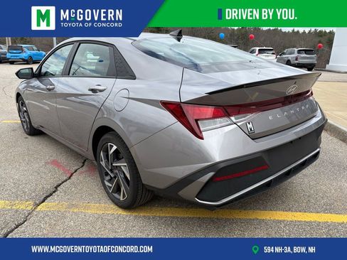 Used 2025 Hyundai Elantra Sport FWD image 3