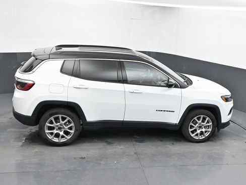 Used 2025 Jeep Compass Limited image 45