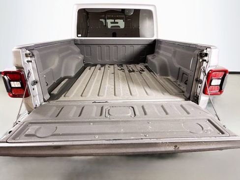 Used 2020 Jeep Gladiator Overland AWD/4WD image 24