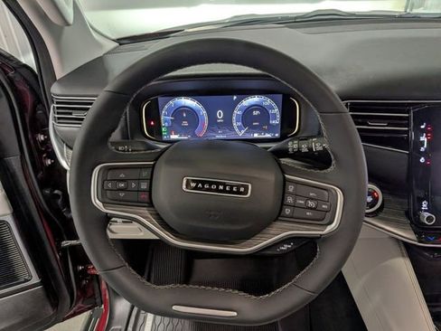 Used 2024 Jeep Wagoneer L Series III w/ Premium Group I image 18