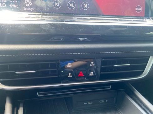 Used 2025 Volkswagen Atlas Cross Sport SEL Premium R-Line AWD/4WD image 21