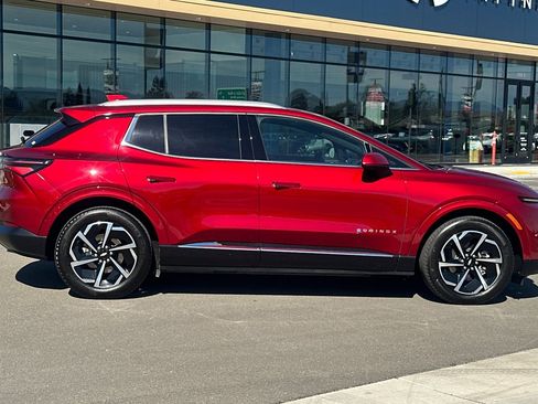 Used 2025 Chevrolet Equinox EV LT w/ Convenience Package image 3