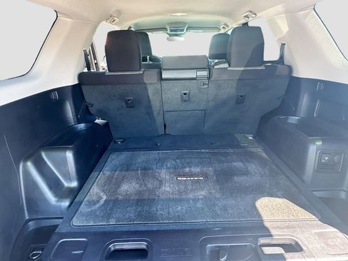 Used 2018 Toyota 4Runner SR5 AWD/4WD image 25