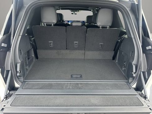 New 2026 Lincoln Navigator Reserve w/ Jet Appearance Package AWD/4WD image 7
