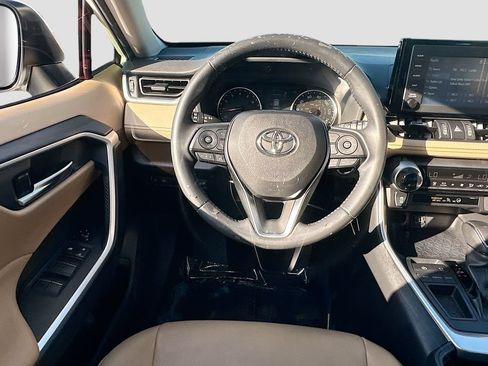 Used 2019 Toyota RAV4 XLE Premium FWD image 20