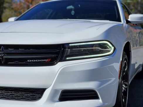 Used 2022 Dodge Charger SXT image 9
