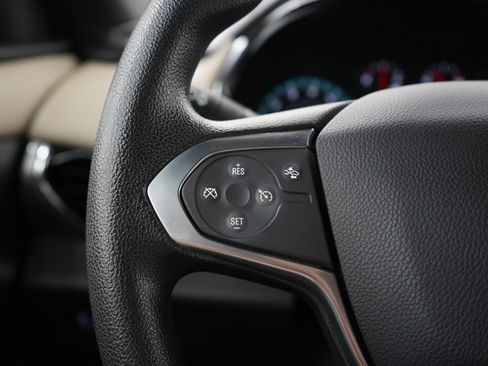 Used 2023 Chevrolet Traverse LS AWD/4WD image 28