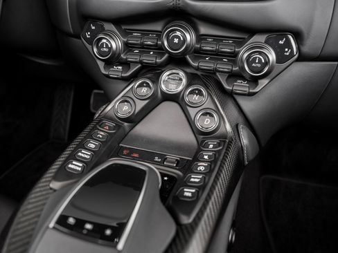 Used 2023 Aston Martin V8 Vantage Roadster image 27