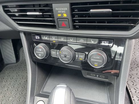 Certified 2021 Volkswagen Jetta SE image 26