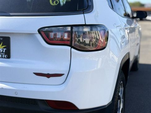 Used 2022 Jeep Compass Trailhawk w/ Trailhawk Convenience Group AWD/4WD image 17