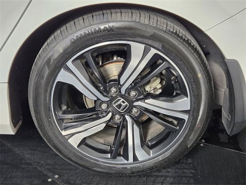 Used 2016 Honda Civic Touring image 11