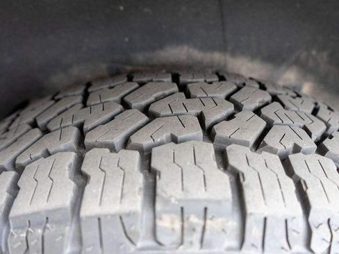 Used 2023 Chevrolet Suburban Z71 w/ Luxury Package image 39