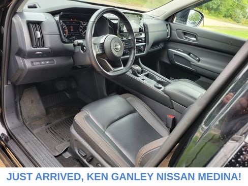 Certified 2025 Nissan Pathfinder SL w/ SL Premium Package AWD/4WD image 9