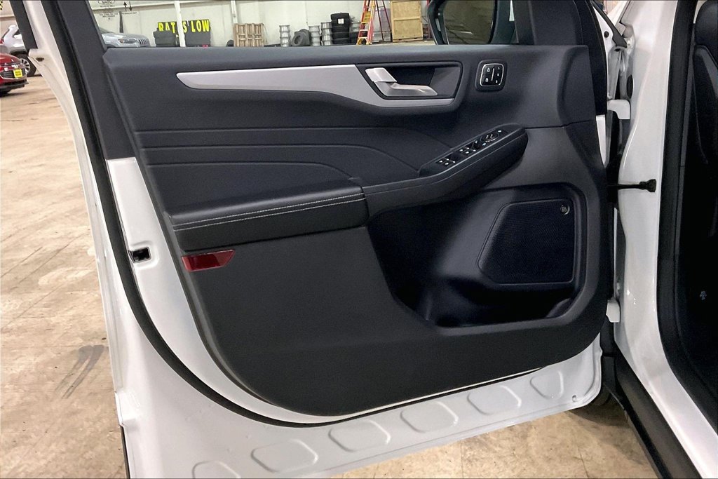Certified 2023 Ford Escape Platinum w/ Premium Technology Package AWD/4WD image 22