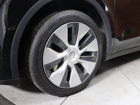 Used 2021 Tesla Model Y Long Range image 6