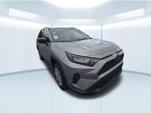 Used 2021 Toyota RAV4 LE FWD image 5