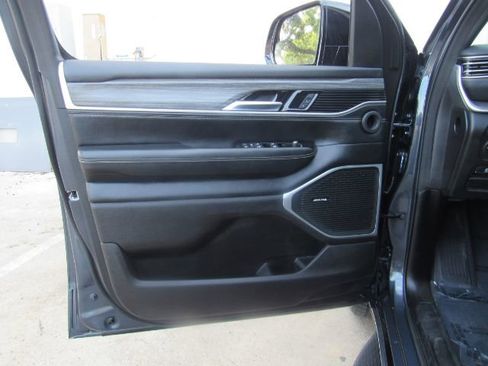 Used 2024 Jeep Wagoneer Series II w/ Flexible Seating Group RWD image 14