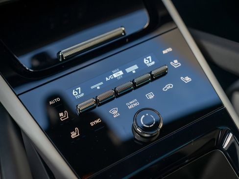 Certified 2026 Porsche Cayenne AWD/4WD image 18