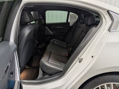 Used 2024 BMW 530i xDrive w/ Premium Package image 10