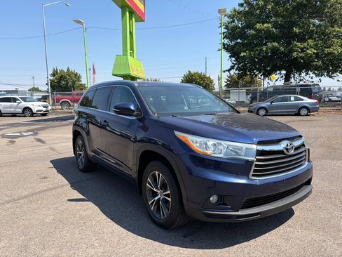 Used 2016 Toyota Highlander XLE AWD/4WD image 1