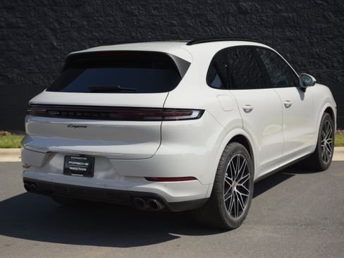 Certified 2026 Porsche Cayenne AWD/4WD image 7