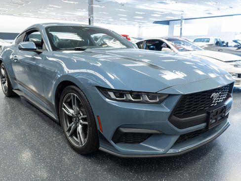 Used 2024 Ford Mustang Coupe RWD image 3