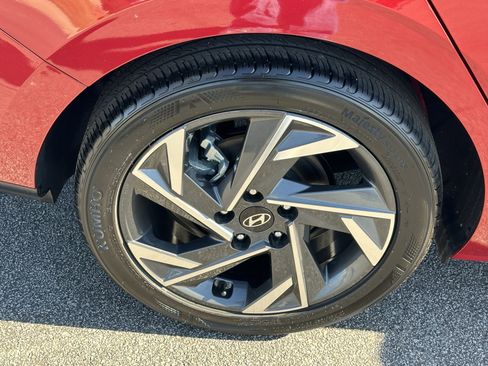 Used 2024 Hyundai Elantra SEL w/ Convenience Package image 19