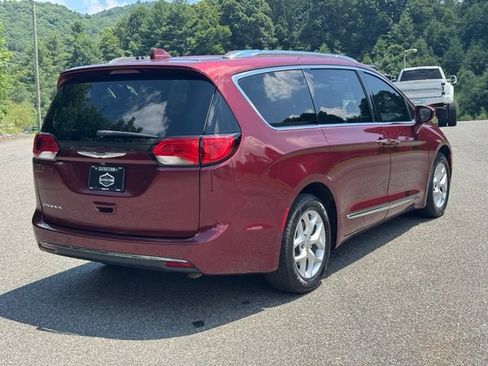 Used 2020 Chrysler Pacifica Touring-L Plus w/ Tire & Wheel Group FWD image 8