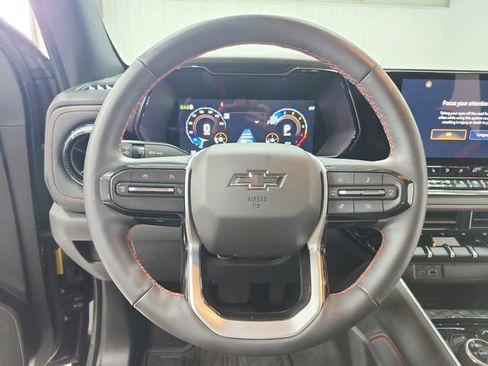 Used 2025 Chevrolet Colorado Z71 w/ Technology Package image 24