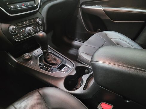 Used 2021 Jeep Cherokee Limited AWD/4WD image 26