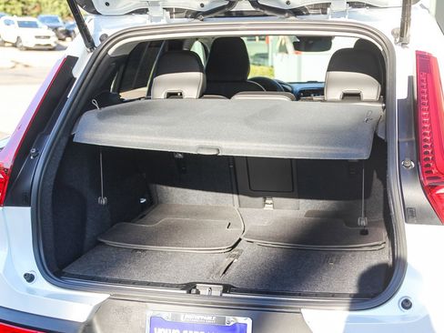 Used 2025 Volvo XC40 B5 Plus image 23