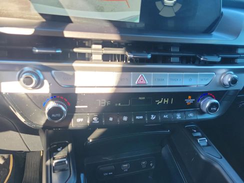 Used 2023 Kia Telluride S image 30