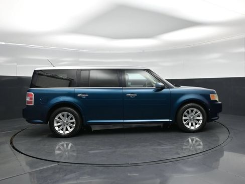 Used 2011 Ford Flex SEL FWD image 22