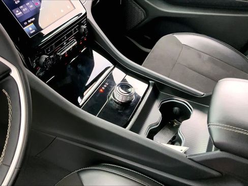 Used 2024 Jeep Grand Cherokee L Laredo image 30