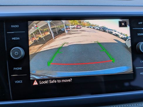 Used 2024 Volkswagen Taos SE w/ Panoramic Sunroof Package image 27