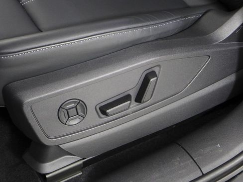 Used 2025 Audi Q5 Premium w/ Convenience Package AWD/4WD image 23