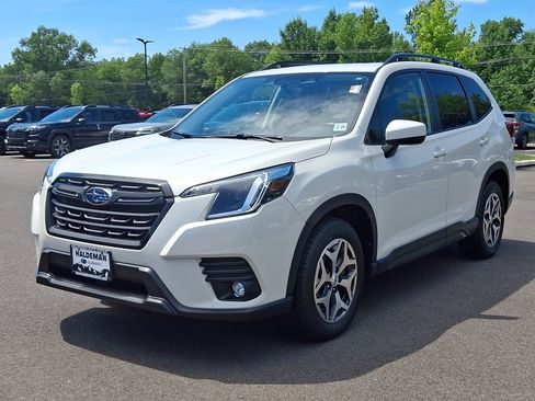 Certified 2024 Subaru Forester Premium AWD/4WD image 3