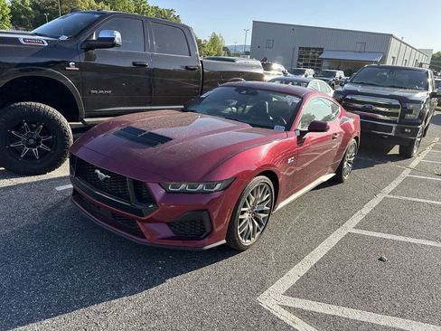 Used 2025 Ford Mustang GT Premium image 7