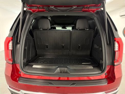 Used 2025 GMC Yukon Denali w/ Sun & Power Step Package RWD image 8
