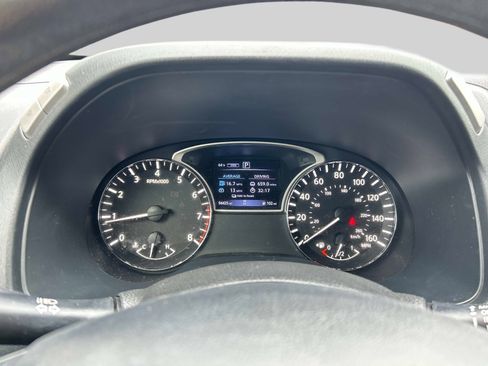 Used 2020 Nissan Pathfinder S AWD/4WD image 27