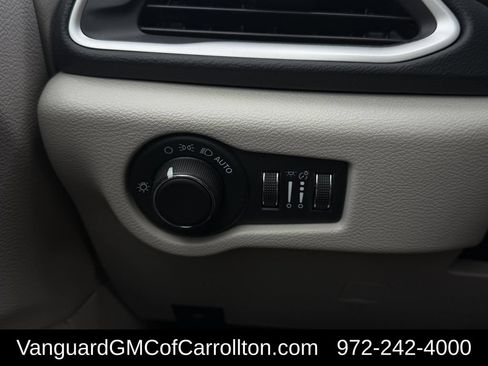 Used 2022 Chrysler Voyager LX FWD image 24