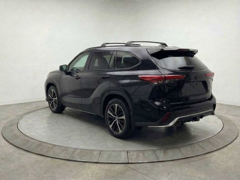 Used 2022 Toyota Highlander XSE image 4
