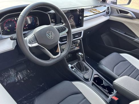 New 2025 Volkswagen Taos SEL image 10