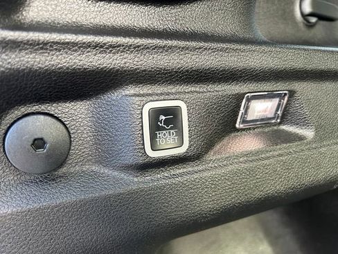 Used 2025 Jeep Grand Cherokee L Limited w/ Black Appearance Package image 19